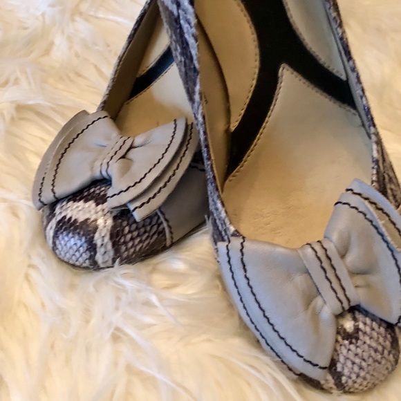 Naturlizer Faux Python Bow Heel💋 - Picture 4 of 6